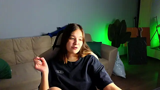 Snapshot of Leela_sun chatting on February 21, 2:06 pm Leela sun online show from February 21, 2:06 pm