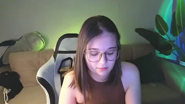 Snapshot of Leela_sun chatting on March 2, 5:52 pm Leela sun online show from March 2, 5:52 pm