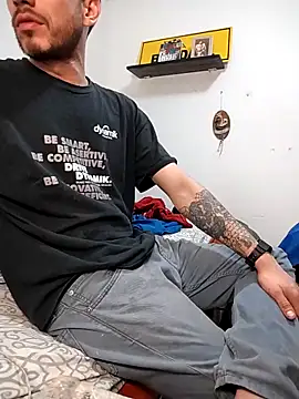 Snapshot of jhonyhot9292 chatting on December 20, 7:33 am jhonyhot9292 online show from December 20, 7:33 am