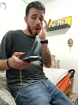 Snapshot of jhonyhot9292 chatting on February 11, 7:41 am jhonyhot9292 online show from February 11, 7:41 am