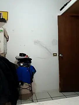 Snapshot of jhonyhot9292 chatting on February 23, 10:43 pm jhonyhot9292 online show from February 23, 10:43 pm