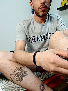 Snapshot of jhonyhot9292 chatting on December 18, 5:56 am jhonyhot9292 online show from December 18, 5:56 am