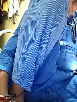 Snapshot of Sexy-Mona2 chatting on December 7, 10:50 am Sexy-Mona2 online show from December 7, 10:50 am