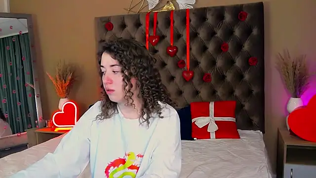 LeonnaJones online show from February 15, 6:33 am