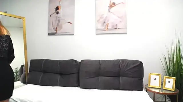 LeonnaJones online show from January 31, 1:02 pm