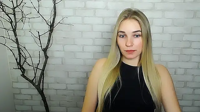 Snapshot of Queen_ofLove chatting on December 18, 11:40 pm Queen ofLove online show from December 18, 11:40 pm
