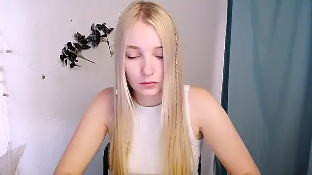 Snapshot of Queen_ofLove chatting on June 2, 8:03 am Queen ofLove online show from June 2, 8:03 am