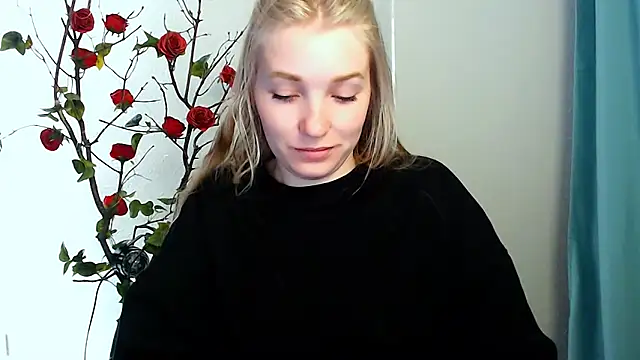Snapshot of Queen_ofLove chatting on April 28, 1:15 pm Queen ofLove online show from April 28, 1:15 pm