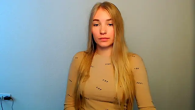 Snapshot of Queen_ofLove chatting on October 12, 11:44 am Queen ofLove online show from October 12, 11:44 am