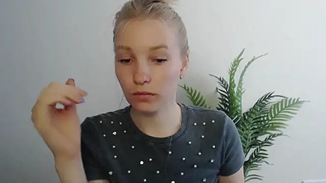 Snapshot of Queen_ofLove chatting on April 30, 7:48 am Queen ofLove online show from April 30, 7:48 am