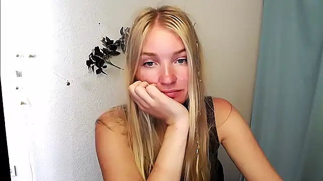 Snapshot of Queen_ofLove chatting on June 7, 11:48 am Queen ofLove online show from June 7, 11:48 am