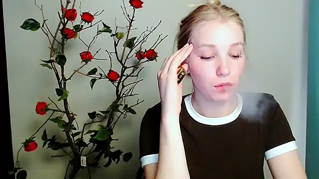 Snapshot of Queen_ofLove chatting on April 29, 5:30 pm Queen ofLove online show from April 29, 5:30 pm