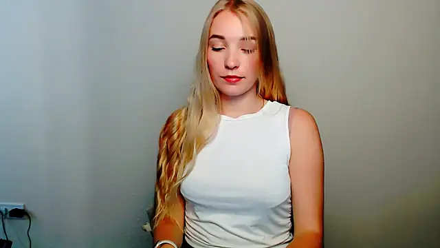 Snapshot of Queen_ofLove chatting on October 10, 1:23 pm Queen ofLove online show from October 10, 1:23 pm