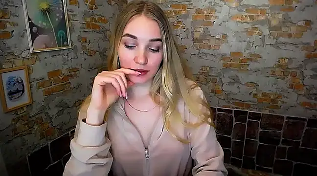 Snapshot of Queen_ofLove chatting on February 19, 4:55 pm Queen ofLove online show from February 19, 4:55 pm