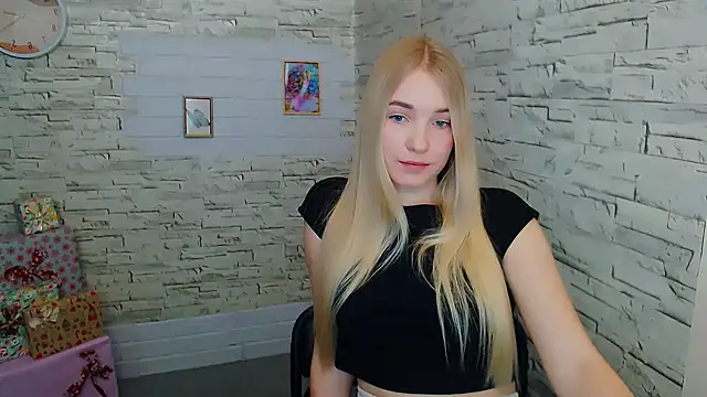 Snapshot of Queen_ofLove chatting on January 12, 12:23 pm Queen ofLove online show from January 12, 12:23 pm