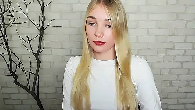 Snapshot of Queen_ofLove chatting on December 7, 6:10 pm Queen ofLove online show from December 7, 6:10 pm