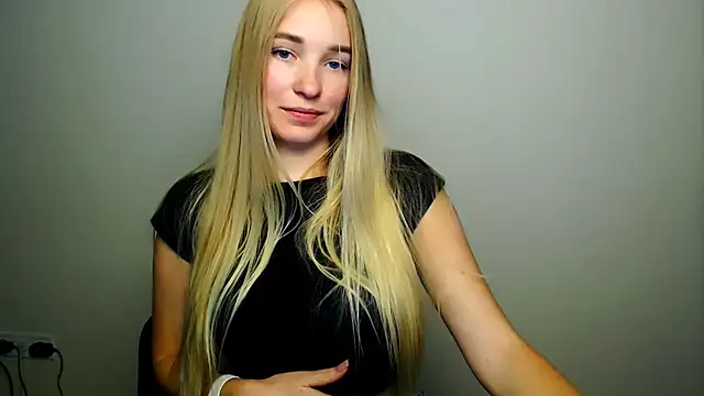 Snapshot of Queen_ofLove chatting on October 13, 8:54 pm Queen ofLove online show from October 13, 8:54 pm