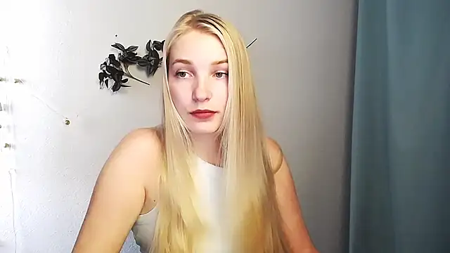 Snapshot of Queen_ofLove chatting on May 19, 11:28 am Queen ofLove online show from May 19, 11:28 am