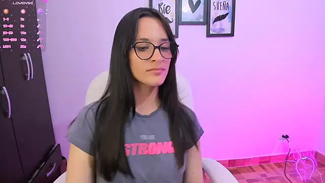 Snapshot of mariaan_m_ chatting on February 6, 9:28 pm mariaan m online show from February 6, 9:28 pm