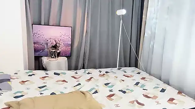 Snapshot of Mia-88-66 chatting on December 7, 3:36 pm Mia-88-66 online show from December 7, 3:36 pm