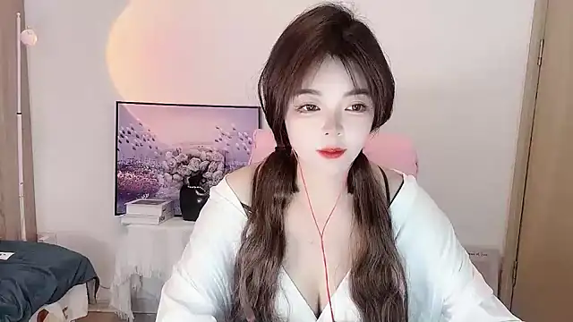 Snapshot of Mia-88-66 chatting on December 4, 5:05 pm Mia-88-66 online show from December 4, 5:05 pm