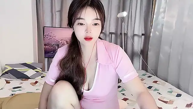 Snapshot of Mia-88-66 chatting on December 11, 1:47 am Mia-88-66 online show from December 11, 1:47 am