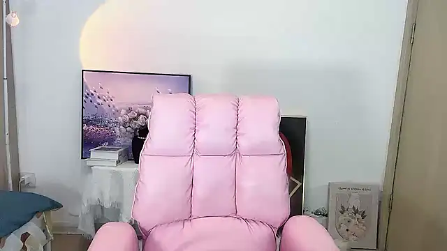 Snapshot of Mia-88-66 chatting on December 5, 7:22 pm Mia-88-66 online show from December 5, 7:22 pm