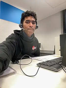 Ryan-hot online show from November 26, 4:07 pm