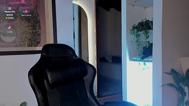 Snapshot of CherryyBrrr1 chatting on December 4, 2:10 am CherryyBrrr1 online show from December 4, 2:10 am