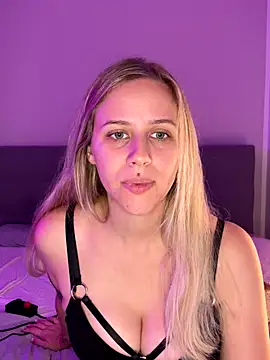 lunawolf21 online show from October 24, 7:18 am