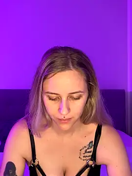 lunawolf21 online show from November 17, 7:34 am