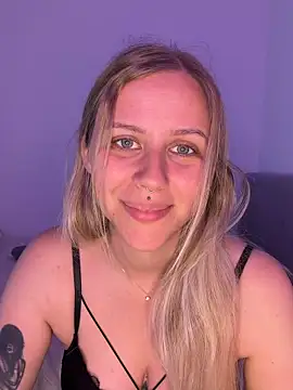 Snapshot of lunawolf21 chatting on May 13, 6:42 am lunawolf21 online show from May 13, 6:42 am