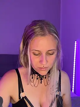 lunawolf21 online show from September 27, 8:53 am