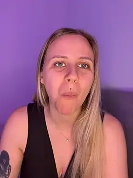 Snapshot of lunawolf21 chatting on March 23, 7:30 am lunawolf21 online show from March 23, 7:30 am