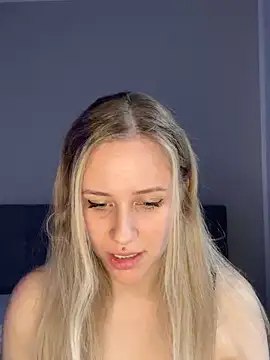 lunawolf21 online show from February 27, 7:19 am