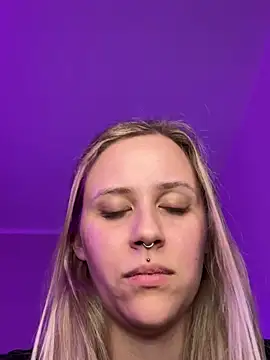 lunawolf21 online show from March 4, 8:02 am