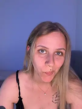 Snapshot of lunawolf21 chatting on May 21, 6:55 am lunawolf21 online show from May 21, 6:55 am