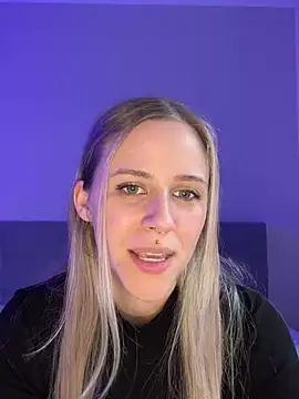 lunawolf21 online show from February 20, 7:23 am