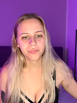 lunawolf21 online show from October 20, 6:48 am