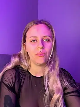 Snapshot of lunawolf21 chatting on January 19, 7:23 am lunawolf21 online show from January 19, 7:23 am