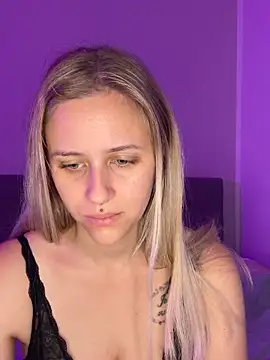 lunawolf21 online show from October 17, 6:28 am