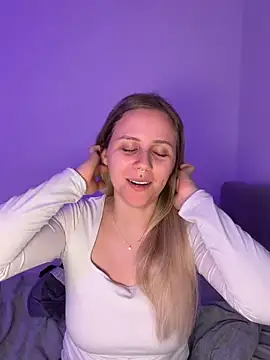 Snapshot of lunawolf21 chatting on March 3, 7:26 am lunawolf21 online show from March 3, 7:26 am