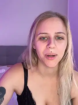 lunawolf21 online show from October 29, 7:29 am