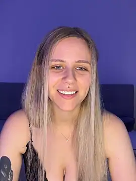 Snapshot of lunawolf21 chatting on December 18, 7:35 am lunawolf21 online show from December 18, 7:35 am