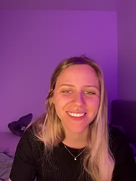 Snapshot of lunawolf21 chatting on February 13, 7:19 am lunawolf21 online show from February 13, 7:19 am