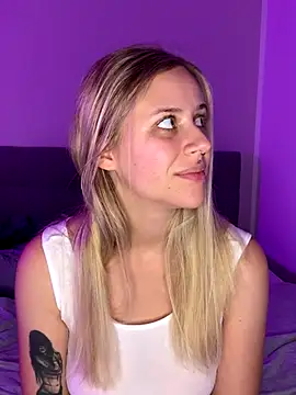 lunawolf21 online show from October 12, 9:21 am