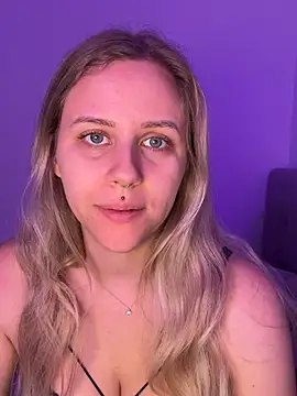 Snapshot of lunawolf21 chatting on February 20, 7:43 am lunawolf21 online show from February 20, 7:43 am