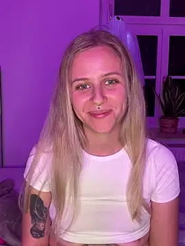 lunawolf21 online show from October 22, 7:02 pm