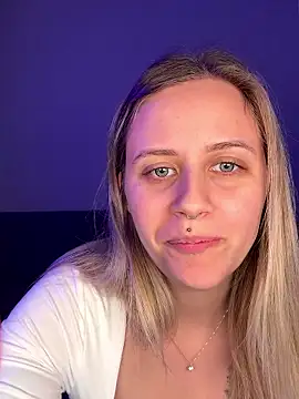 Snapshot of lunawolf21 chatting on January 5, 6:44 pm lunawolf21 online show from January 5, 6:44 pm