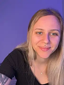 Snapshot of lunawolf21 chatting on February 12, 8:25 am lunawolf21 online show from February 12, 8:25 am